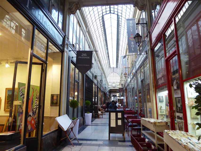 Paris: 2-Hour Passages Private City Tour in German - German guidance and the role of Solene