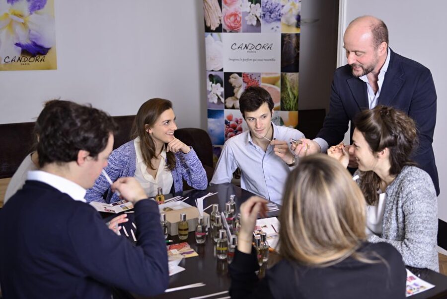 Paris: 2-Hour Perfume Creation Workshop - Smelling around 12 fragrances without rushing your nose