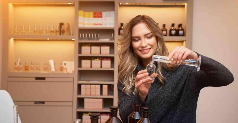 Paris: 2-Hour Perfume Creation Workshop - The location near Île Saint-Louis and the timing
