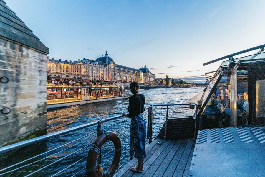 Paris: 3-Course-Dinner Cruise on the Seine with live music - Why a Seine dinner cruise works so well at night