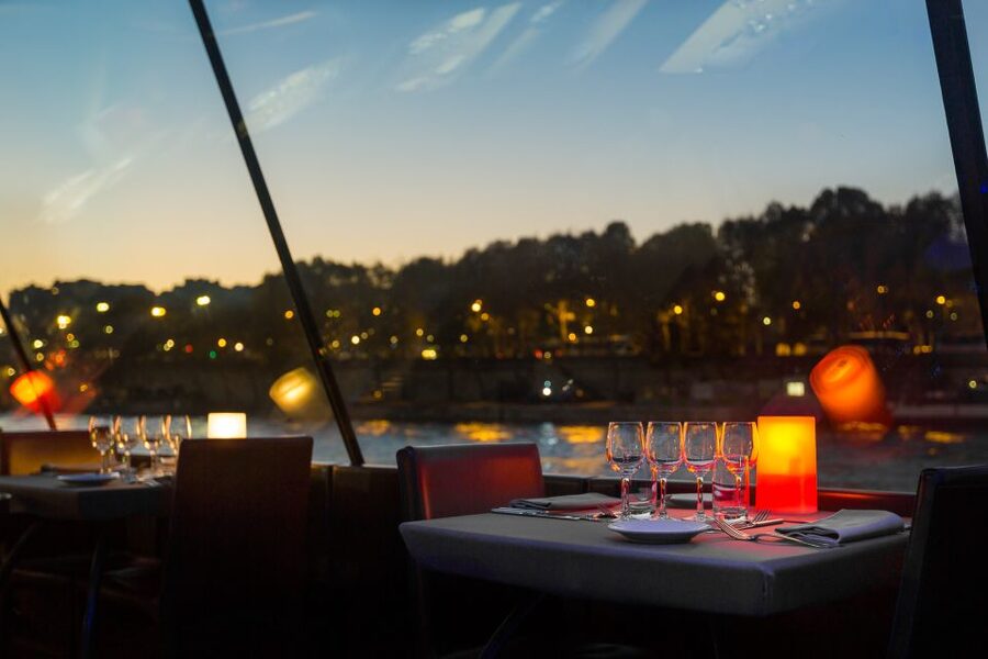 Paris: 3-Course-Dinner Cruise with Wine on the Seine River - The best time to see Paris change color