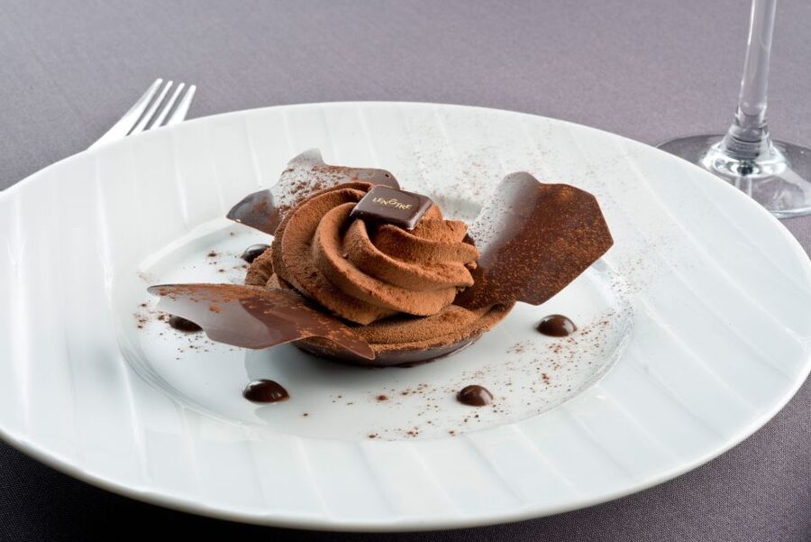 Paris: 3-Course-Dinner Cruise with Wine on the Seine River - Practical details that affect your evening