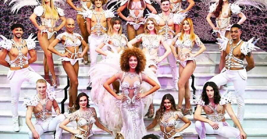 Paris: 3-Course Dinner & Show at Paradis Latin Cabaret - Choosing between the two dinner menus