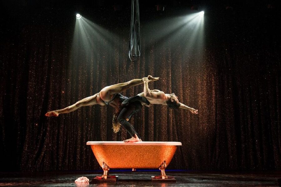 Paris: 3-Course Dinner & Show at Paradis Latin Cabaret - The pre-show is more than background music