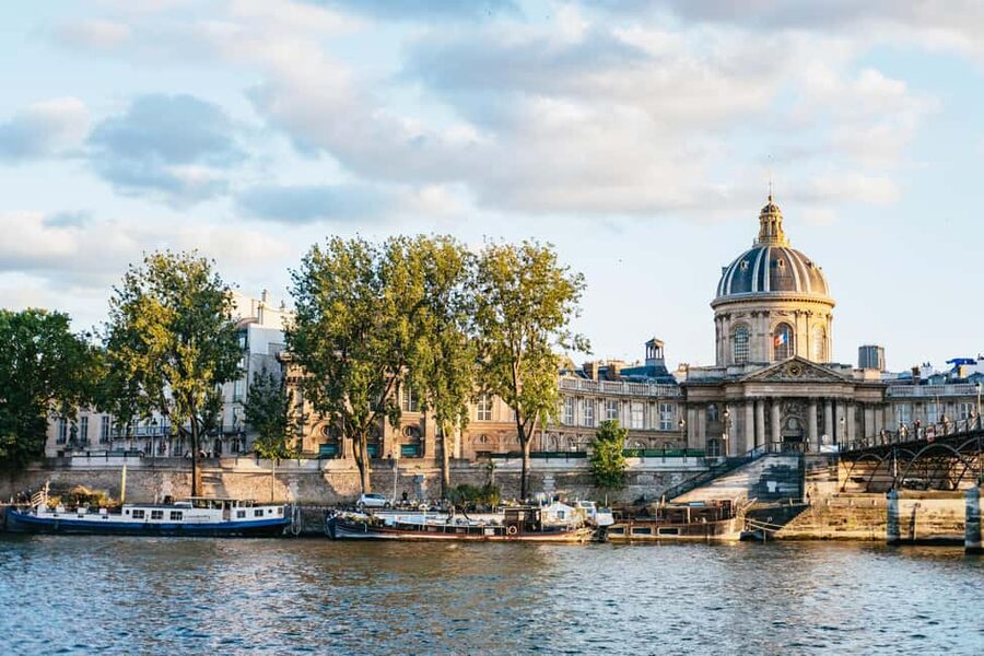 Paris : 3-Course Gourmet Dinner Cruise on Seine River - A Seine dinner with Paris moving past the windows