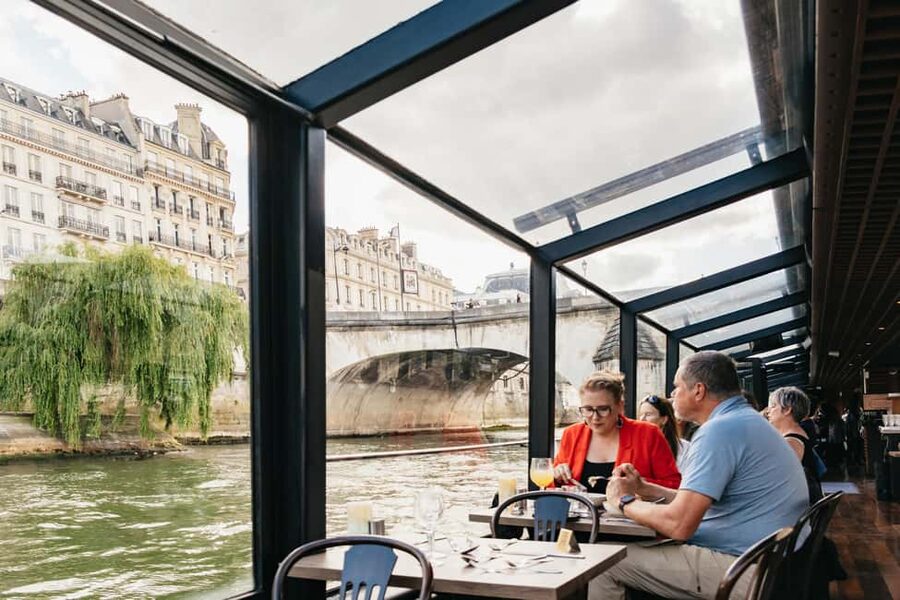 Paris : 3-Course Gourmet Dinner Cruise on Seine River - Pont Neuf, Place de la Concorde, and the grand western route