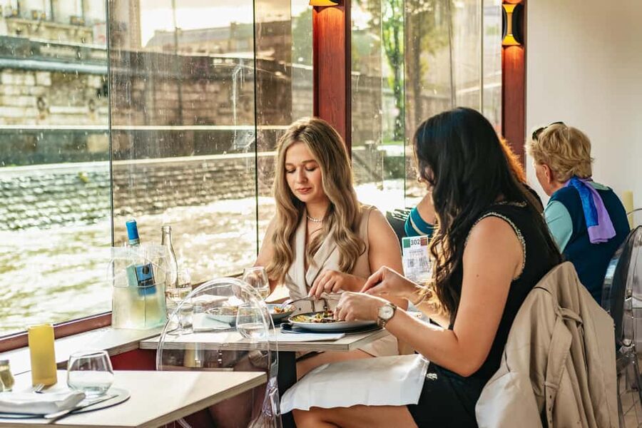 Paris: 3-Course Italian Meal Seine Cruise - Useful booking details before you decide