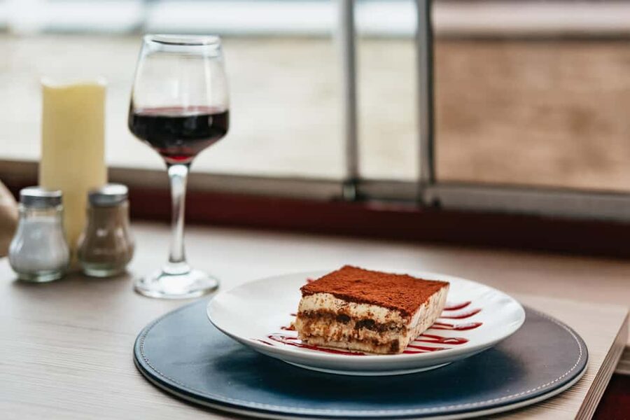Paris: 3-Course Italian Meal Seine Cruise - Who should book this experience?