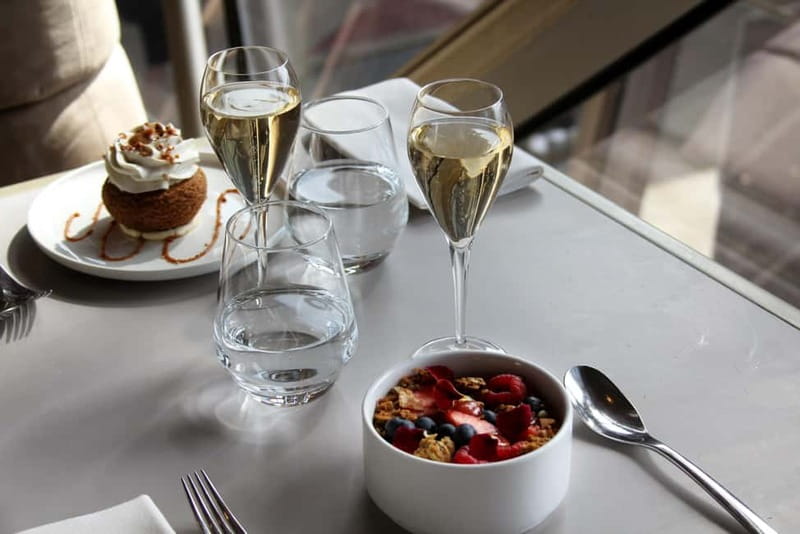 Paris: 3-Course Lunch at Eiffel Tower's Madame Brasserie - How long to allow from arrival to departure