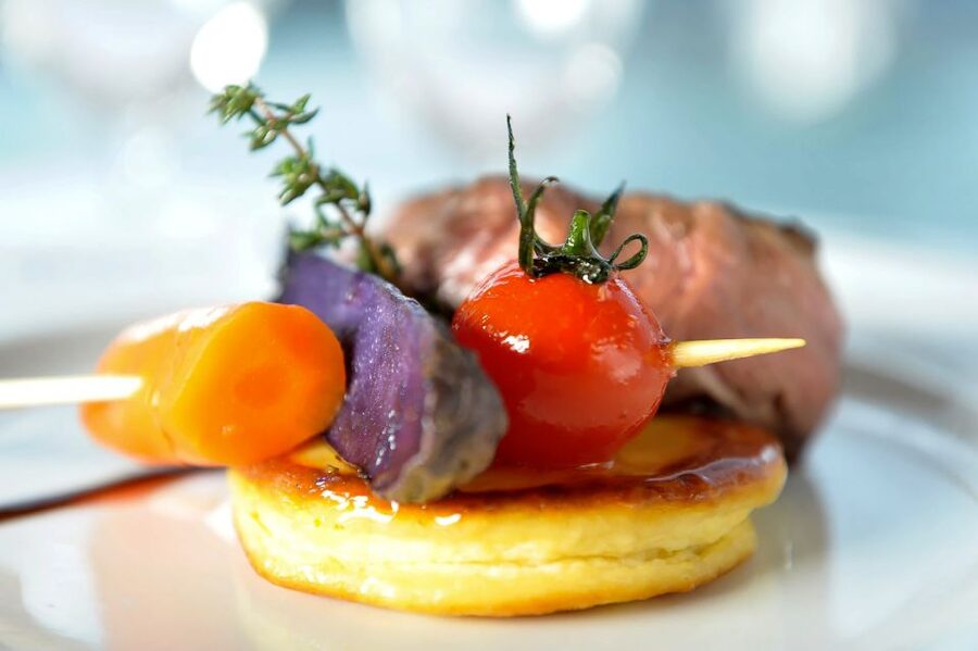 Paris: 3-Course Lunch Cruise on the River Seine - Timing, language, and practical details