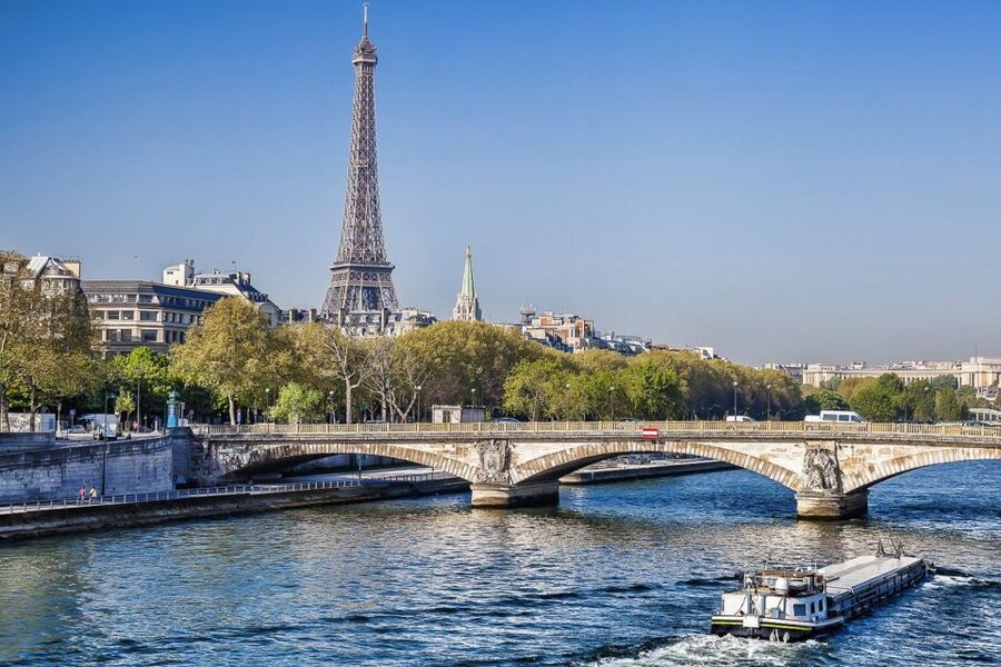 Paris: 3-Course Lunch Cruise on the River Seine - A three-course meal with a distinctly French feel