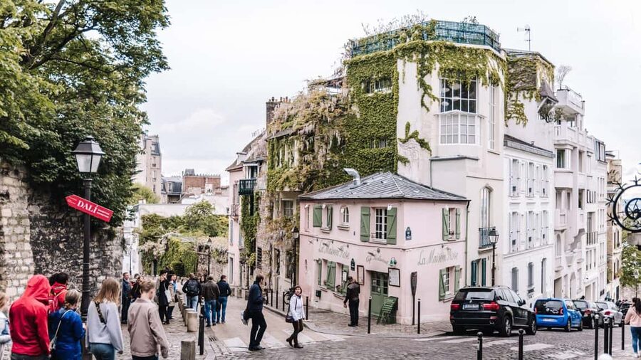 Paris: 3-Hour Private Tour from Champs Élysées to Montmartre - The streets between the two landmarks