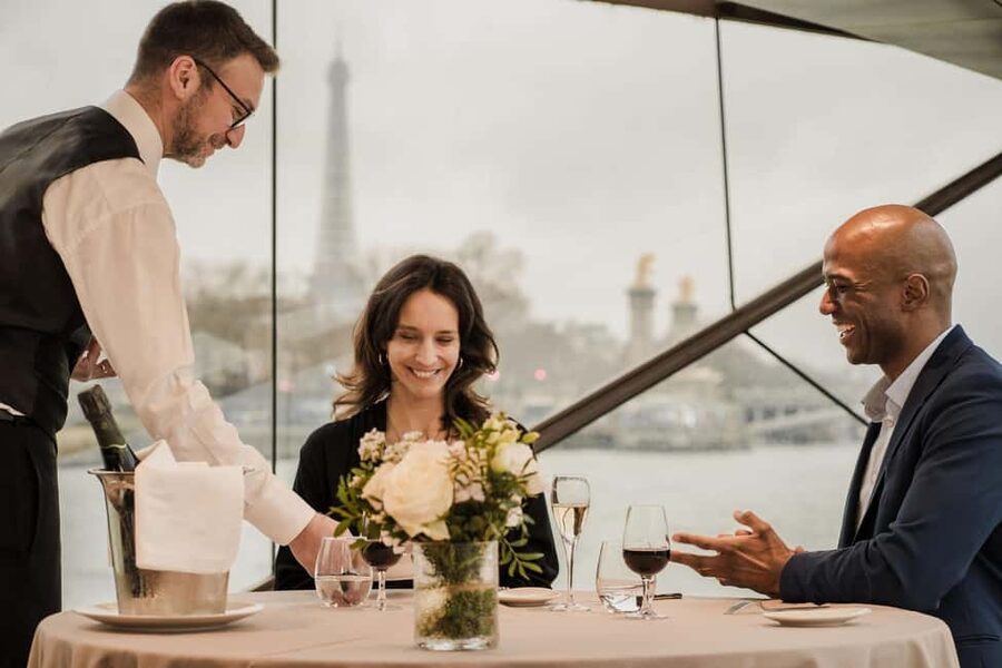 Paris: 4-Course Dinner Cruise on Seine River with Live Music - From Pont Alexandre III to the Musée d’Orsay