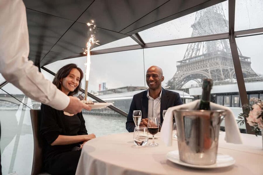Paris: 4-Course Dinner Cruise on Seine River with Live Music - What $153 buys you