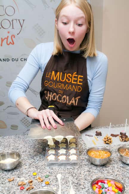 Paris: 45-minute Chocolate Making Workshop at Choco-Story - Choosing designs, shapes, and toppings