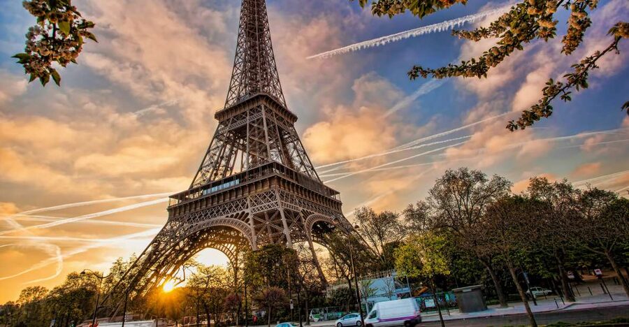 Paris: Access Eiffel Tower Summit or Second Level - Meeting at Paris Lounge before the Eiffel Tower