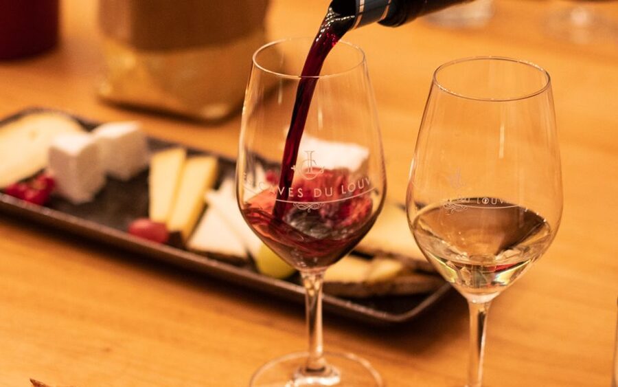 Paris: Apéro Wine and Cheese Tasting Experience - Three wines paired with three cheeses