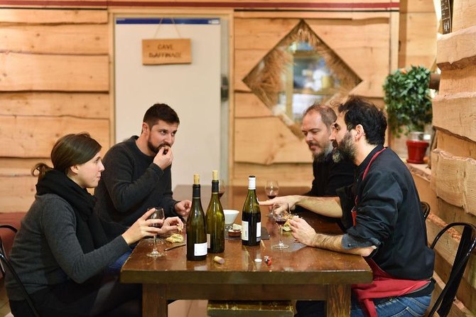 Paris Art of Pairing Cheese and Wine Tasting in a Cheese Cellar - Why the small group improves the lesson