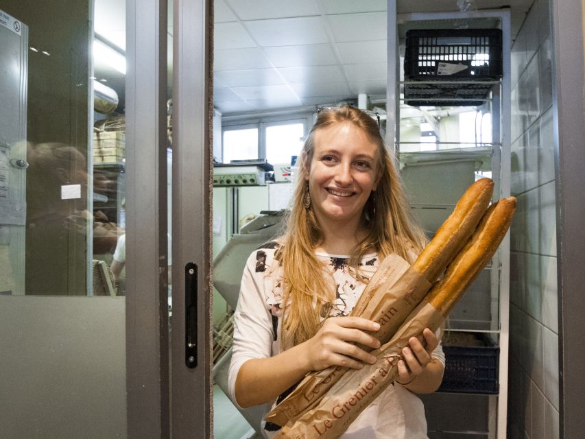 Paris Bakery Tour - The best moment: bread fresh from the oven