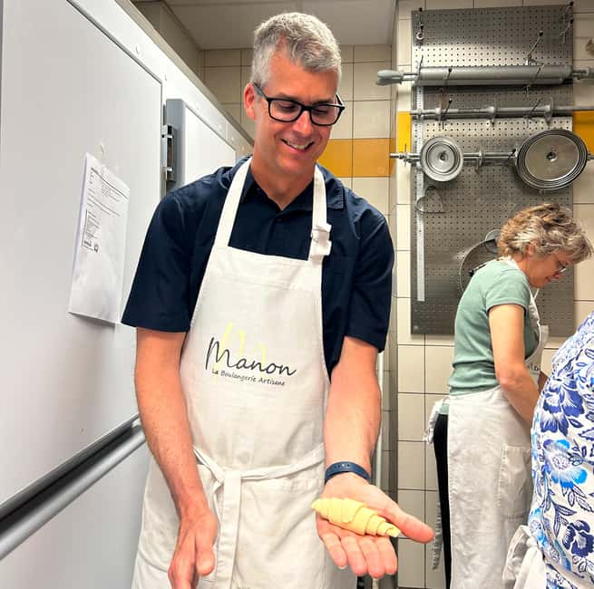 Paris: Baking Insider Experience with a Professional Baker - Shaping baguettes and comparing French bread