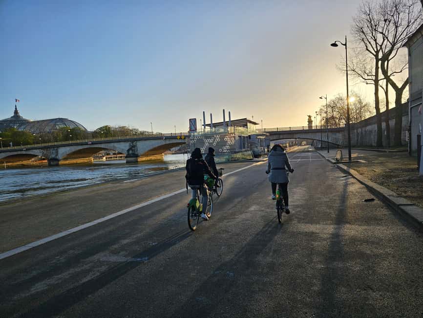 Paris Before the Crowds: Sunrise Bike Tour with Breakfast - The Eiffel Tower before the crowds