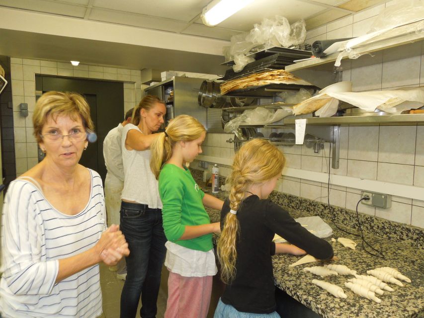 Paris: Behind the Scenes Bakery Tour with Breakfast - From flour and dough to the finished baguette