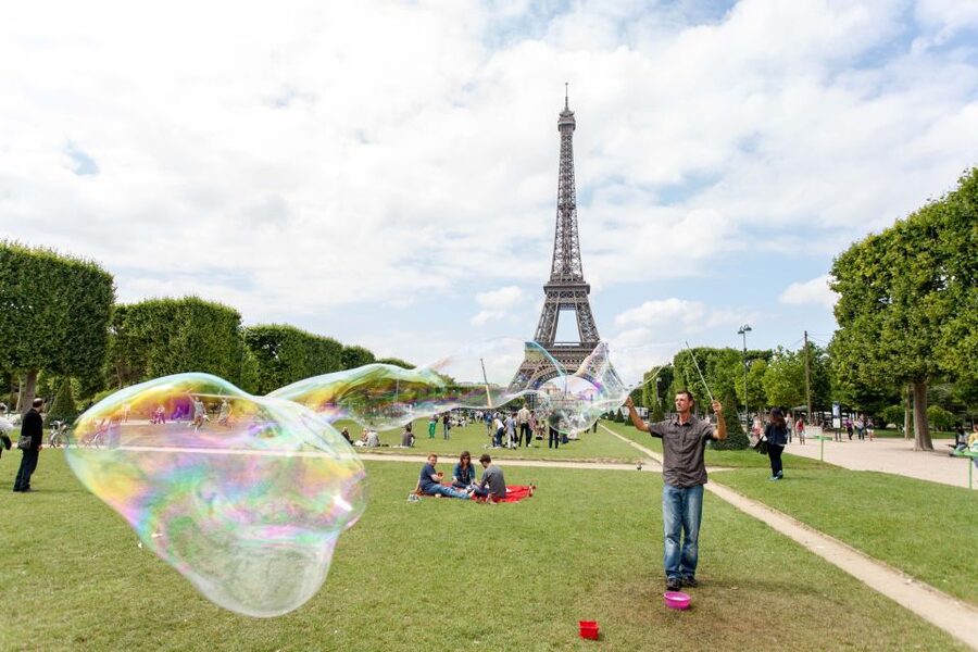 Paris Bike Tour: Eiffel Tower, Place de la Concorde & More - Family equipment and age considerations
