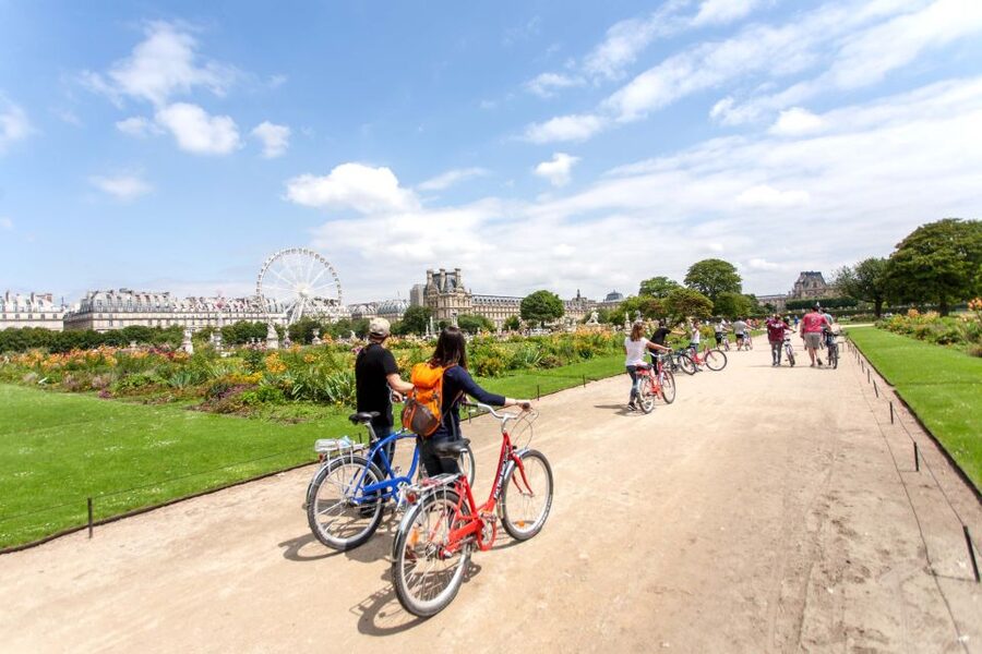 Paris Bike Tour: Eiffel Tower, Place de la Concorde & More - Group size, guide quality, and the $44 price