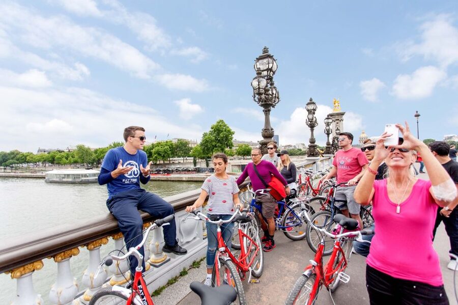 Paris Bike Tour: Eiffel Tower, Place de la Concorde & More - Crossing Paris from the Left Bank toward the Louvre