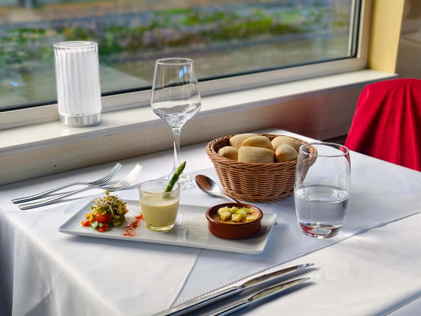 Paris : Bistronomic early dinner cruise - What a 90-minute Seine route lets you see