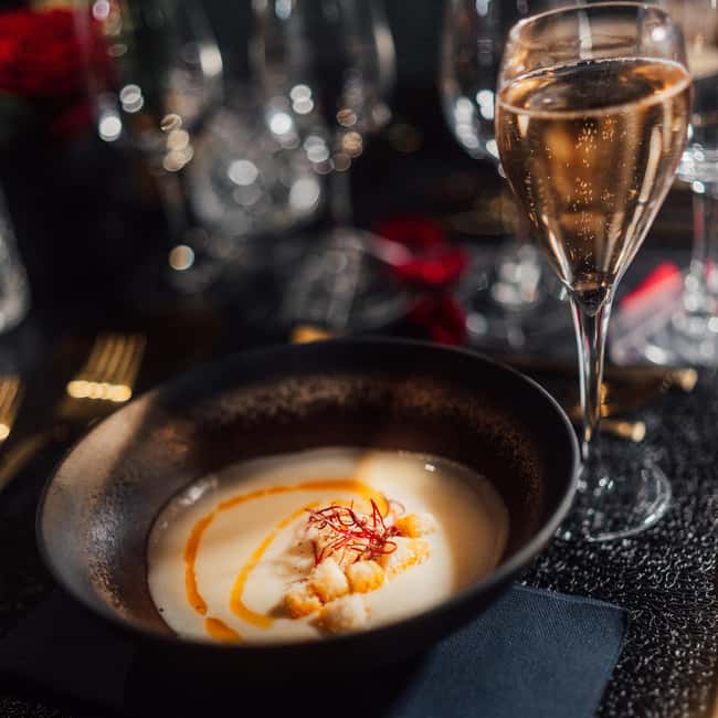 Paris: Bus Toqué Tour with 5-Course Dinner and Champagne - Practical advice for a smoother evening