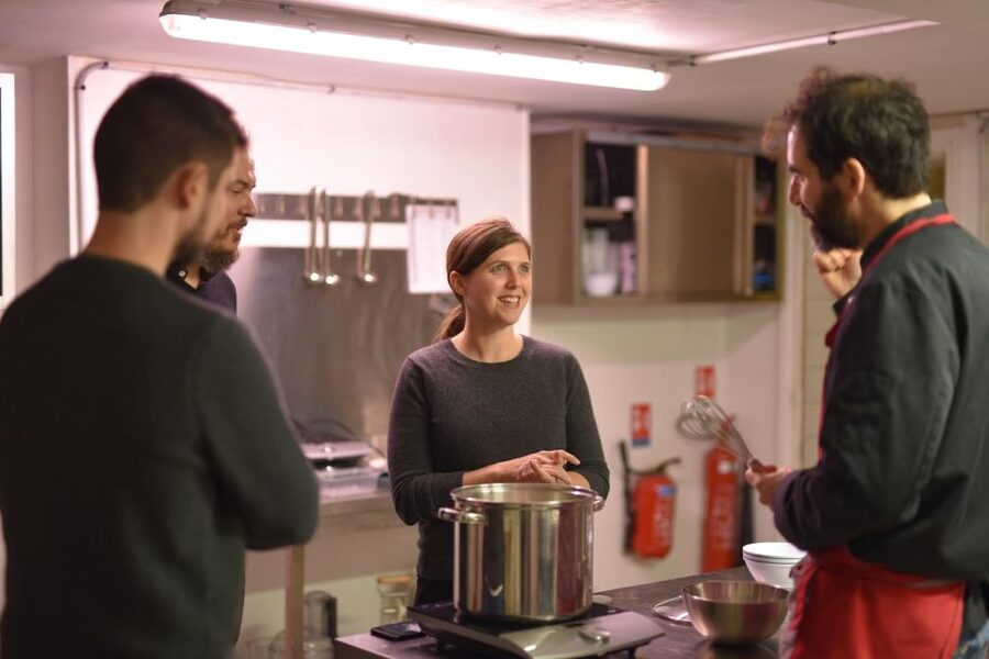 Paris: Butter and Cheesemaking Workshop - Turning Cream Into Traditional Butter