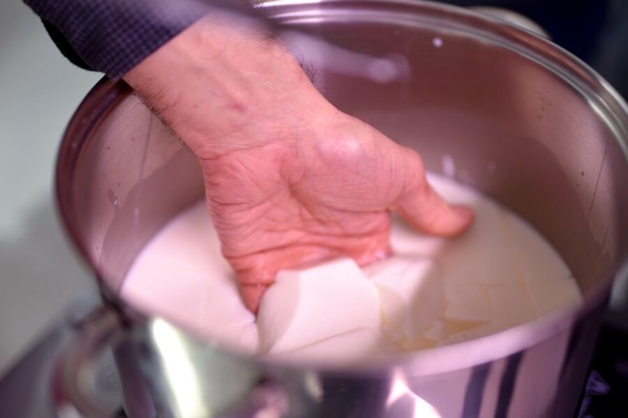Paris: Butter and Cheesemaking Workshop - Why the Small Group Makes a Difference