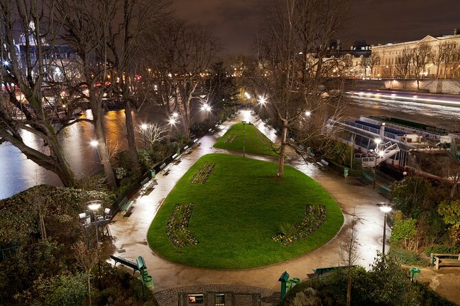 Paris by Night Walking Tour: Ghosts, Mysteries and Legends - Palais de Justice and the machinery of punishment
