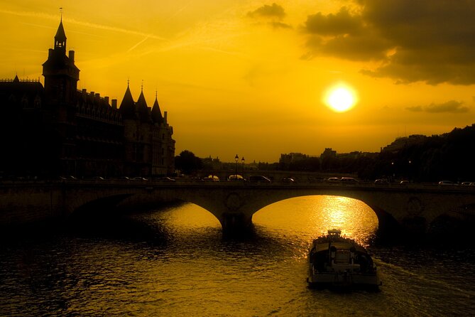Paris by Night Walking Tour: Ghosts, Mysteries and Legends - How much ghost story will you get?
