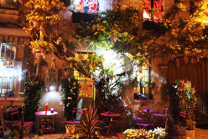 Paris by Night Walking Tour: Ghosts, Mysteries and Legends - Guide quality makes a real difference