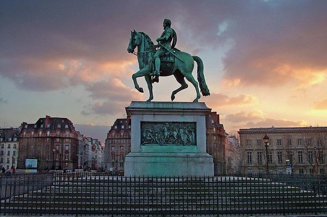 Paris by Night Walking Tour: Ghosts, Mysteries and Legends - St-Germain-l’Auxerrois and the St. Bartholomew’s Day Massacre