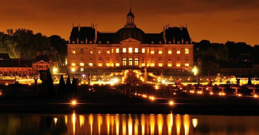 Paris: Candlelit Dinner at Vaux-le-Vicomte by Limousine - Getting oriented at the château