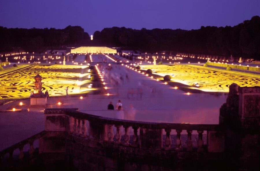Paris: Candlelit Dinner at Vaux-le-Vicomte by Limousine - Inside the château: gilded rooms and private apartments