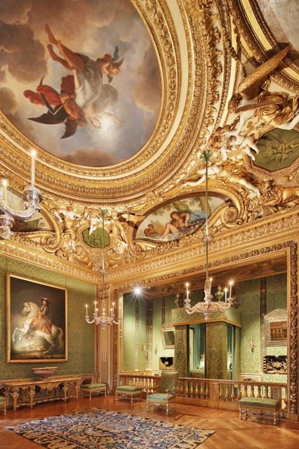 Paris: Candlelit Dinner at Vaux-le-Vicomte by Limousine - More than 2,000 candles after sunset