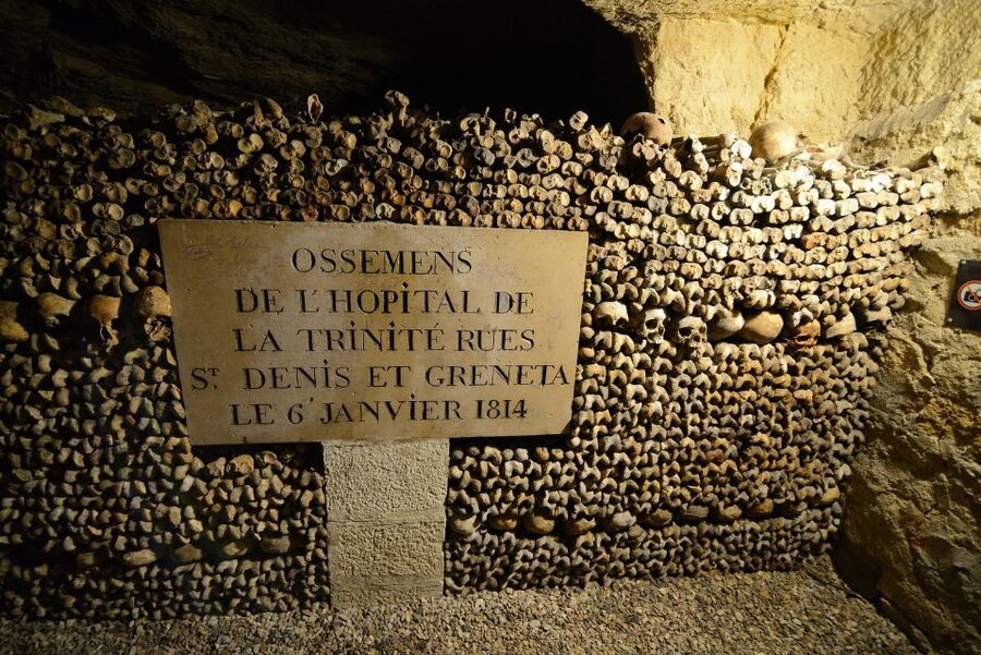 Paris: Catacombs Entry & Seine River Cruise with Audio Guide - Getting to the timed Catacombs entrance