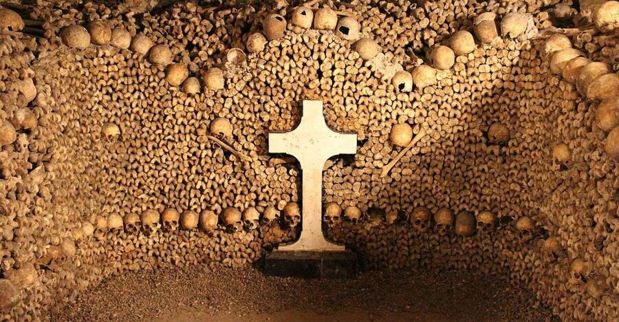Paris: Catacombs Entry & Seine River Cruise with Audio Guide - Planning the three-hour day