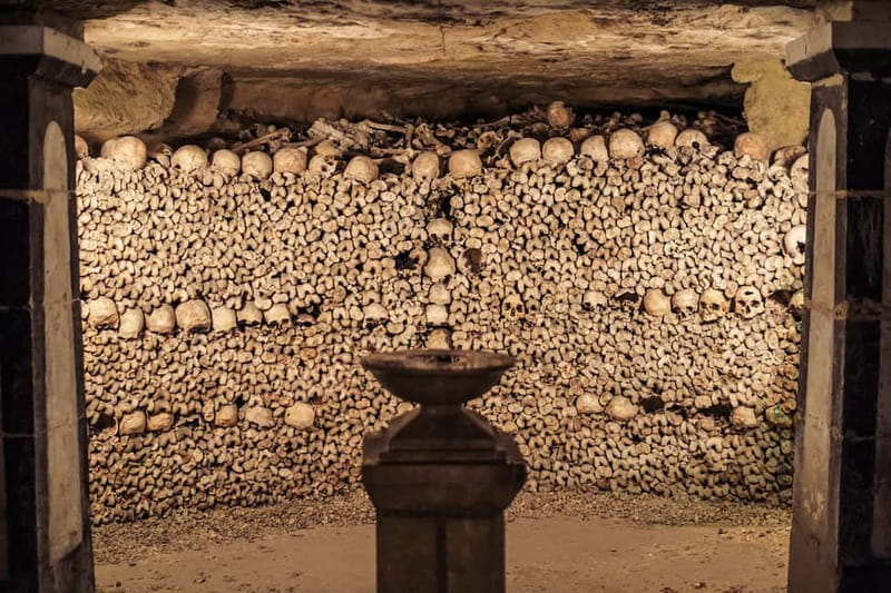 Paris: Catacombs Special Access Tour - Guides make or break this serious subject