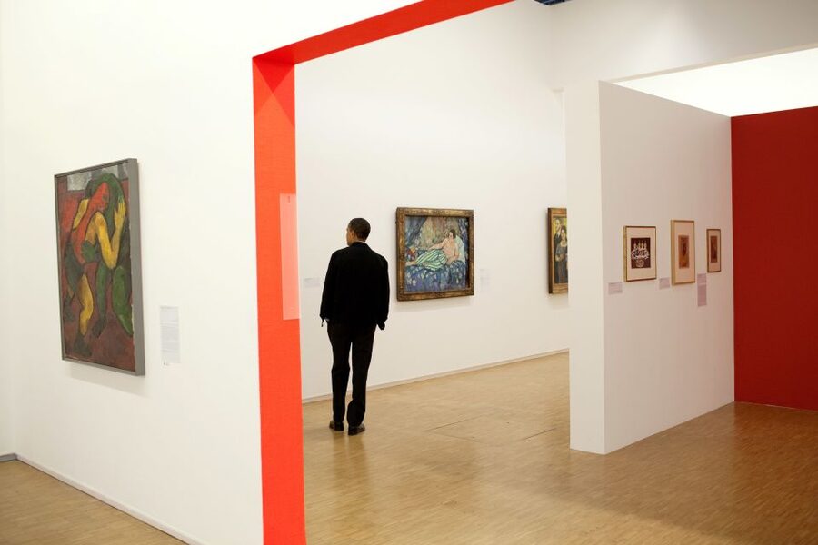 Paris: Centre Pompidou Skip-the-Line Guided Museum Tour - Starting Outside on Rue Beaubourg