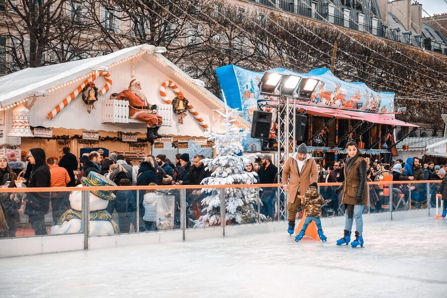 Paris: Christmas Market Guided at Notre Dame & Food Tasting - Starting beside Notre Dame at Quai de l’Archevêché