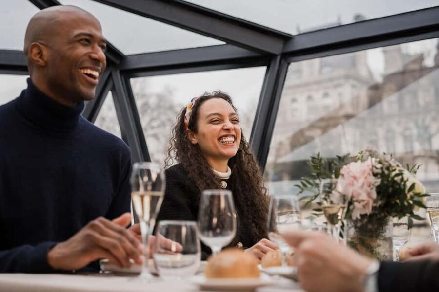 Paris : Christmas Special Lunch Cruise on the Seine River - Settling in with an aperitif