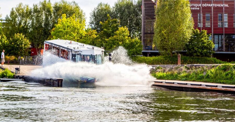 Paris: City and River Seine Tour on an Amphibious Bus - The road route: Eiffel Tower to the Arc de Triomphe