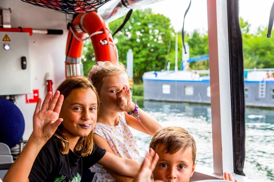 Paris: City and River Seine Tour on an Amphibious Bus - The splash into the Seine
