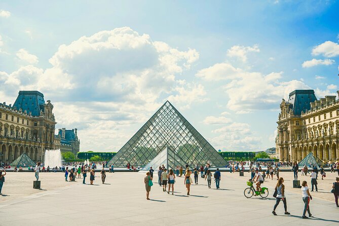 Paris City Center Free Walking Tour (Tip-Based) - Finding the meeting point at Fontaine Saint-Michel