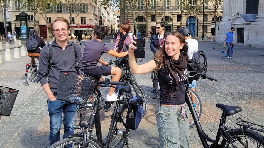 Paris: City Treasures Bike Tour - The Seine paths and medieval churches